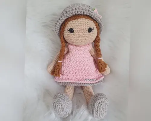 Boneca Helena Amigurumi