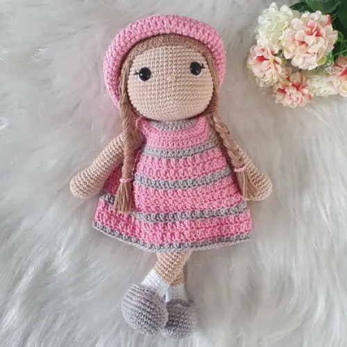 Boneca Helena Amigurumi