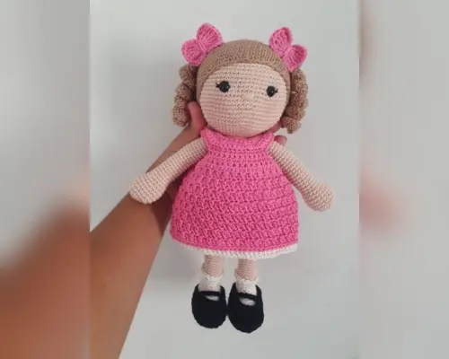 Boneca Helena Cacheada Amigurumi