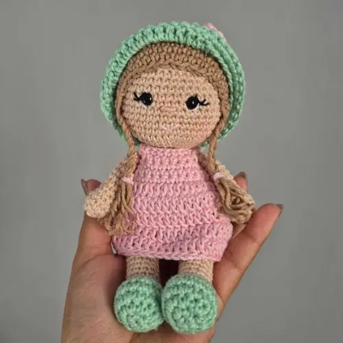 Boneca Helena Mini Amigurumi