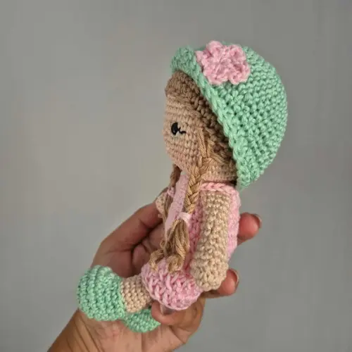 Boneca Helena Mini Amigurumi