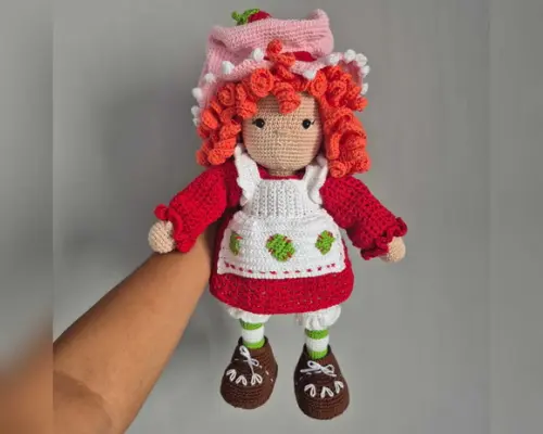 Boneca Moranguinho Amigurumi