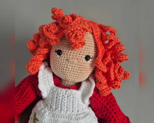 Boneca Moranguinho Amigurumi – Artesanato em Crochê