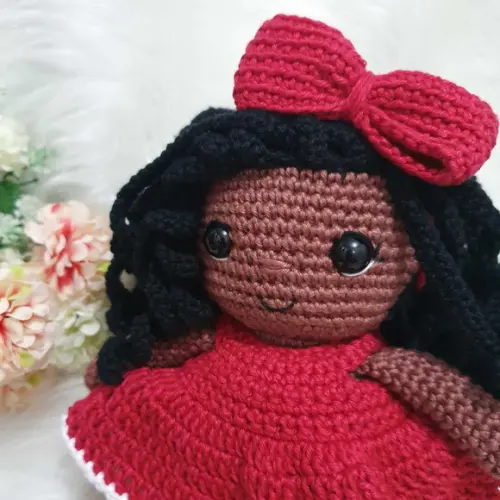 Boneca Negra Júlia Amigurumi – Crochê Artesanal Representativ