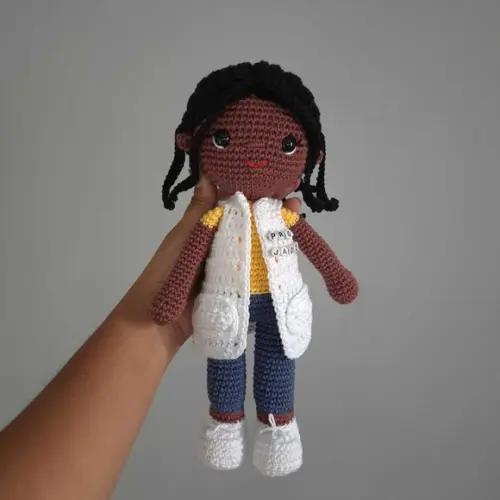 Boneca Professora Amigurumi