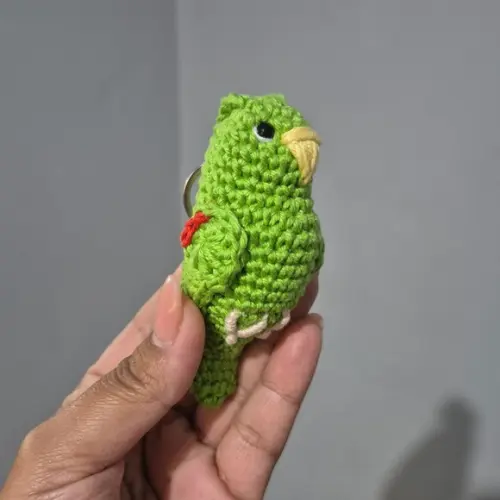 Chaveiro Maritaca Amigurumi