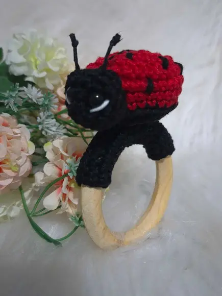 Chocalho Joaninha Amigurumi