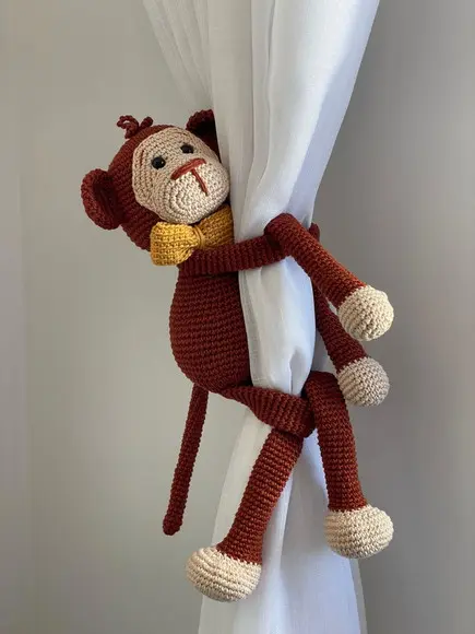 Macaco Abraça Cortina