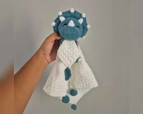 Naninha Dinossauro Triceratops Amigurumi