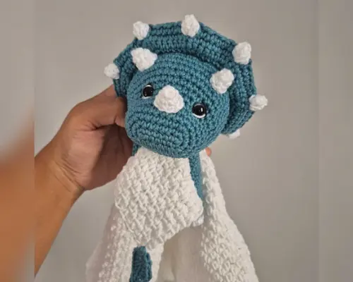 Naninha Dinossauro Triceratops Amigurumi