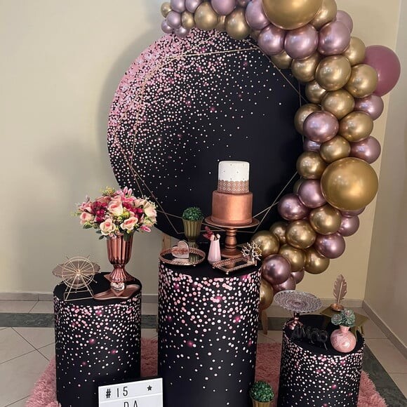 Mesa de Decoração 15 Anos- Glitter/ Preta e Rosa - Aluguel