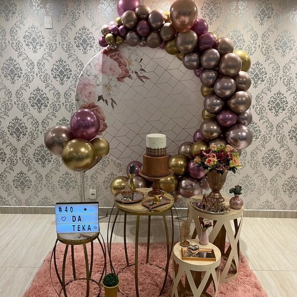 Mesa de Decoração 15 Anos- Rose Gold e Dourado - Aluguel