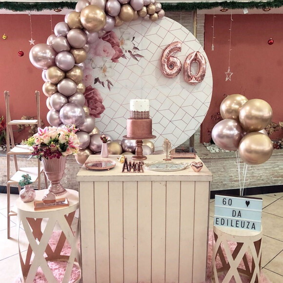 Mesa de Decoração 15 Anos- Rose Gold e Dourado - Aluguel