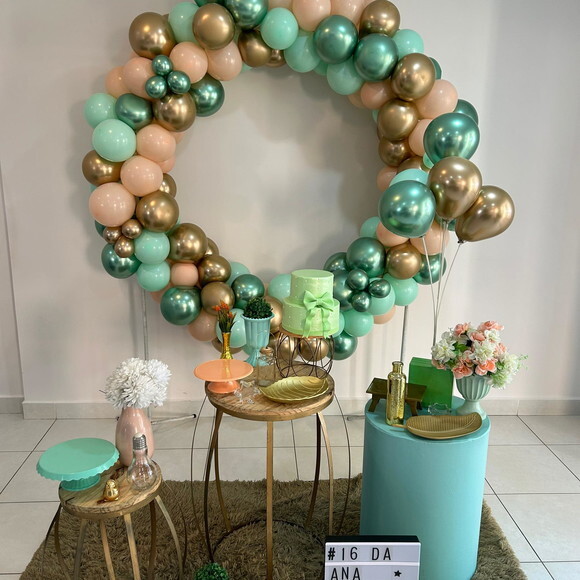 Mesa de Decoração 15 Anos- Verde, Salmão e Dourado - Aluguel