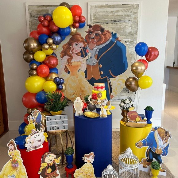 Mesa de Decoração a Bela e a Fera - Aluguel