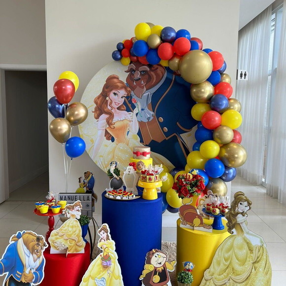 Mesa de Decoração a Bela e a Fera - Aluguel