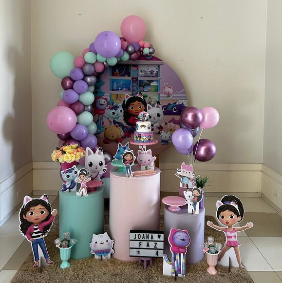 Mesa de Decoração a Casa Mágica da Gabby- Aluguel