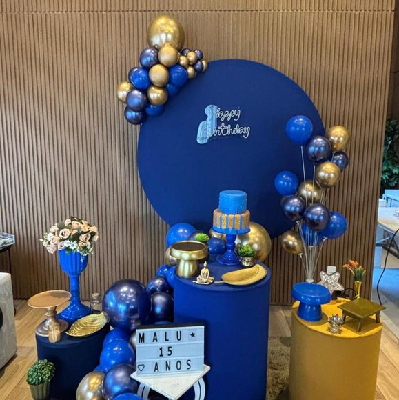 Mesa de Decoração Adulto Azul e Dourada - Aluguel