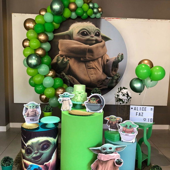 Mesa de Decoração Baby Yoda - Aluguel