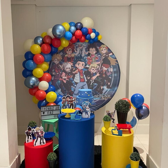 Mesa de Decoração Beyblade - Aluguel