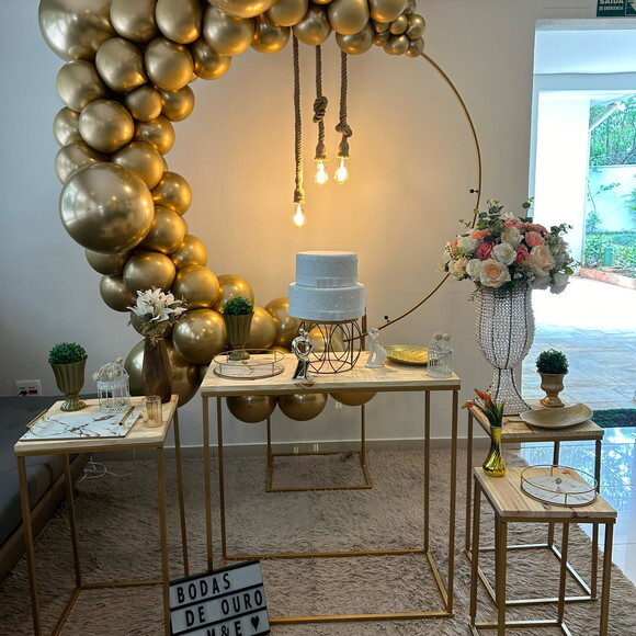 Mesa de Decoração Bodas de Ouro - Aluguel