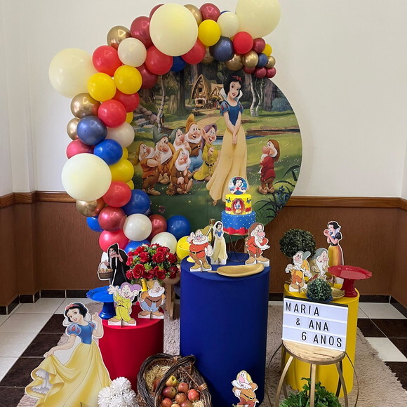 Mesa de Decoração Branca de Neve - Aluguel