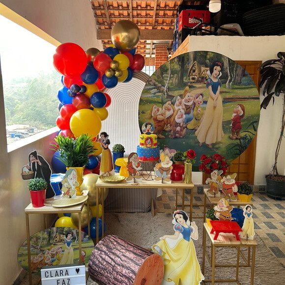 Mesa de Decoração Branca de Neve - Aluguel