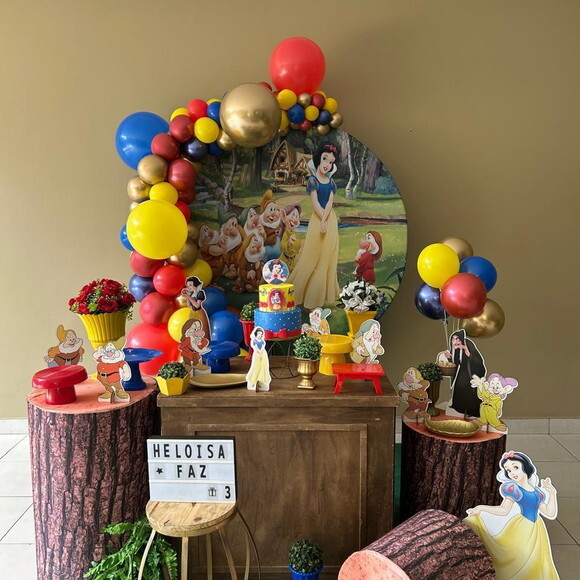 Mesa de Decoração Branca de Neve - Aluguel