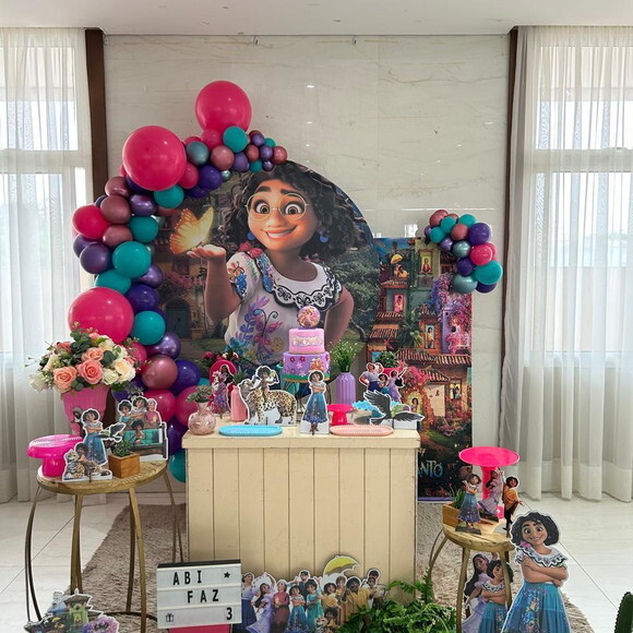 Mesa de Decoração Encanto - Aluguel