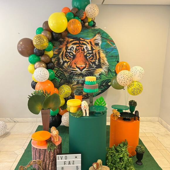 Mesa de Decoração Felinos/ Animais - Aluguel
