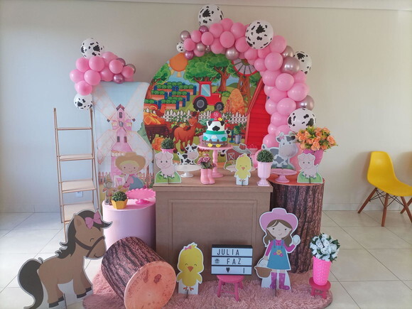 Mesa de Decoração Fazendinha Rosa - Aluguel