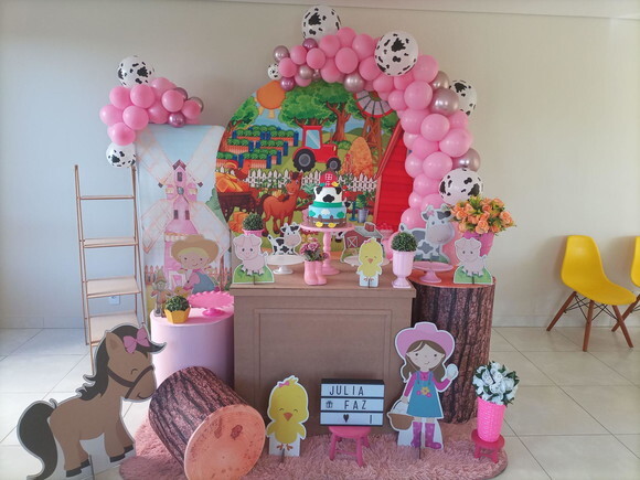 Mesa de Decoração Fazendinha Rosa - Aluguel