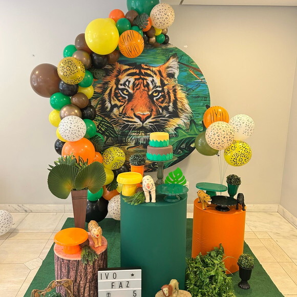 Mesa de Decoração Felinos/ Animais - Aluguel