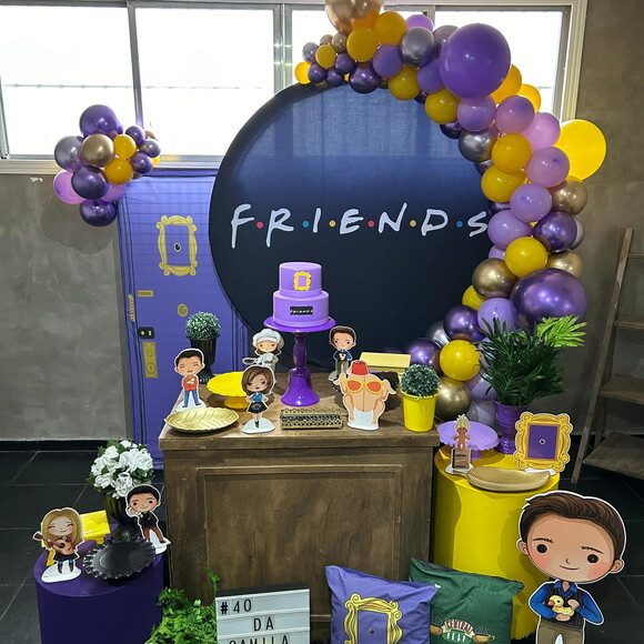 Mesa de Decoração Friends - Aluguel
