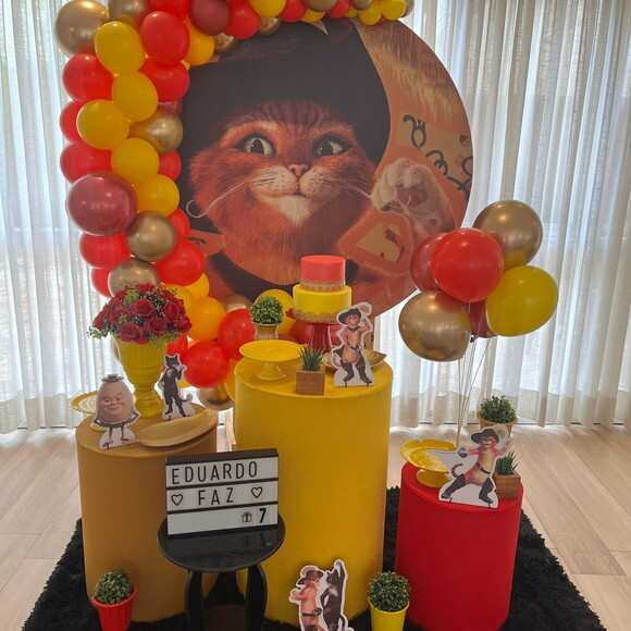 Mesa de Decoração Gato de Botas - Aluguel