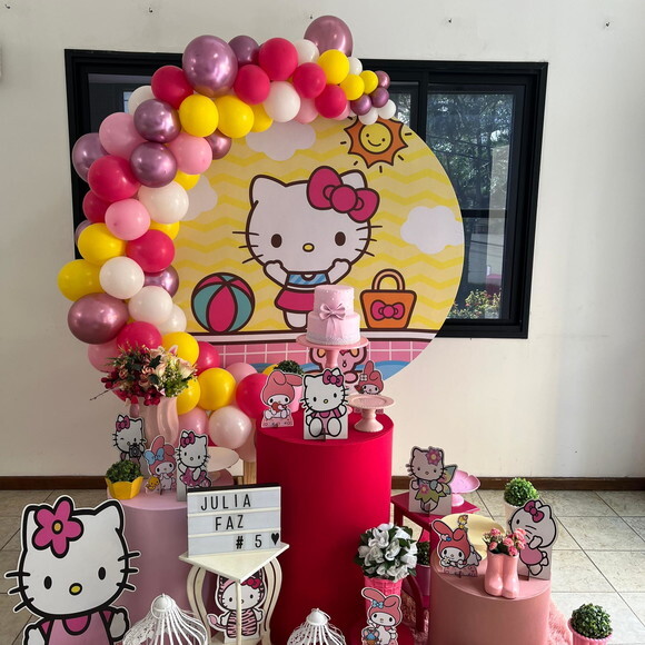 Mesa de Decoração Hello Kitty/ My Melody - Aluguel
