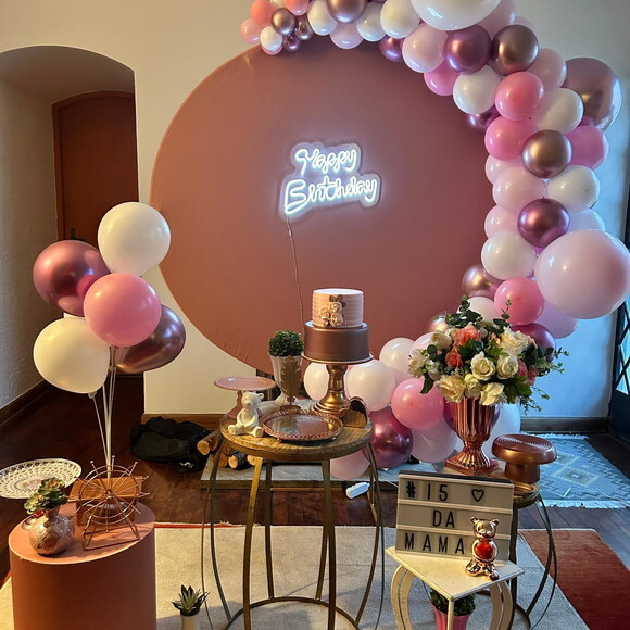 Mesa de Decoração Idade Adulto- Rosé e Rosa - Aluguel