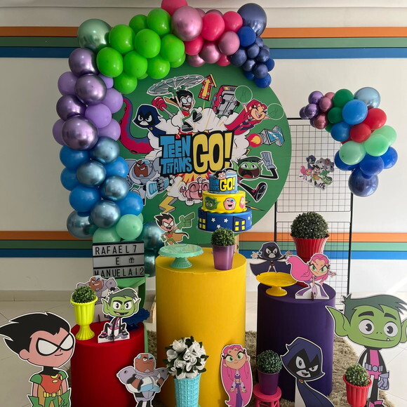 Mesa de Decoração Jovens Titãs - Aluguel