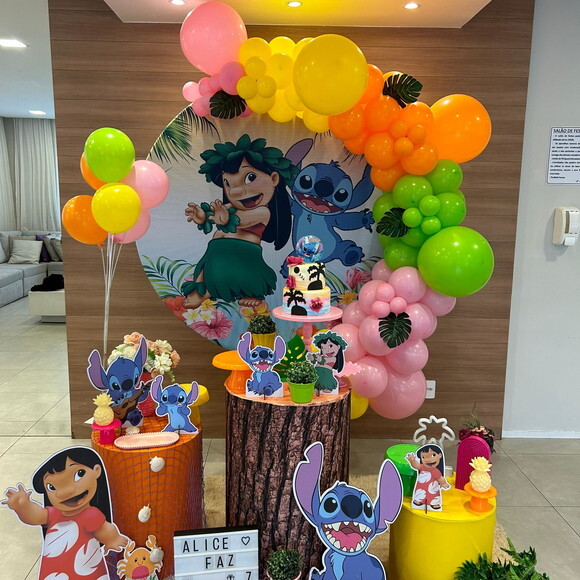 Mesa de Decoração Lillo e Stitch - Aluguel
