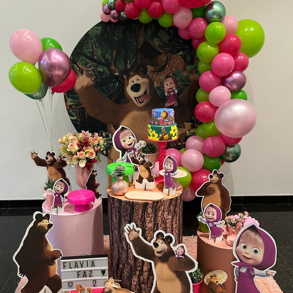 Mesa de Decoração Ma Sha /mash a e o Urso - Aluguel