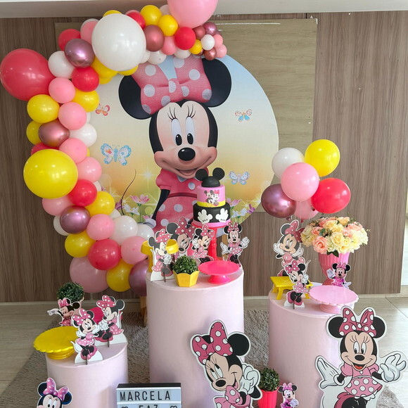 Mesa de Decoração Minnie Rosa - Aluguel