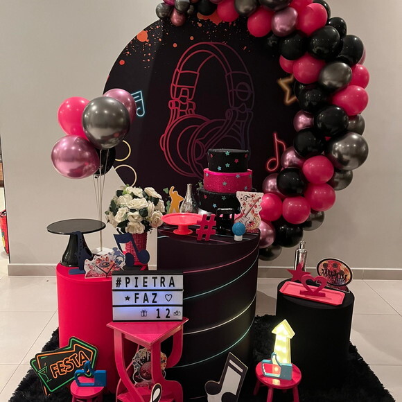 Mesa de Decoração Pop Star/ Musical/ Fone - Aluguel