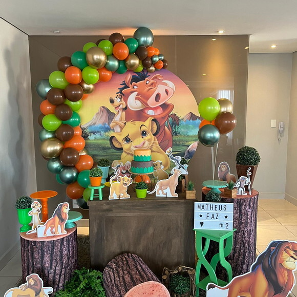 Mesa de Decoração Rei Leão - Aluguel