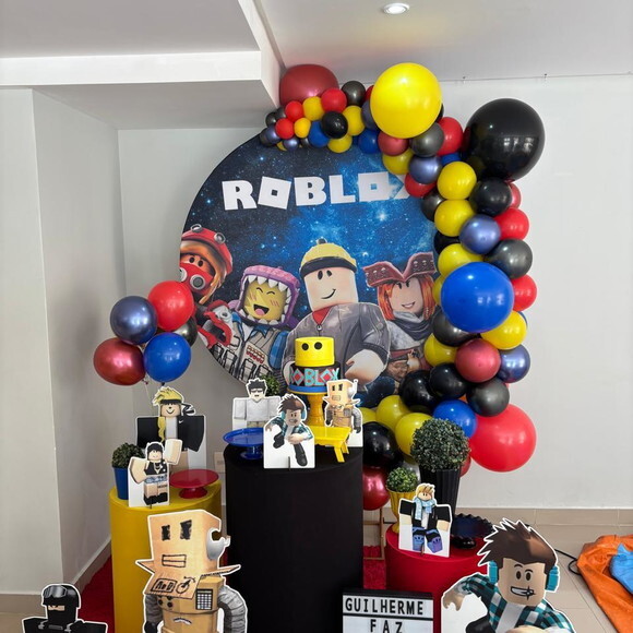 Mesa de Decoração Roblox - Aluguel