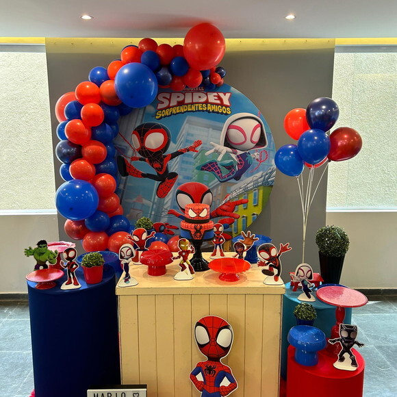 Mesa de Decoração Spidey e Amigos - Aluguel