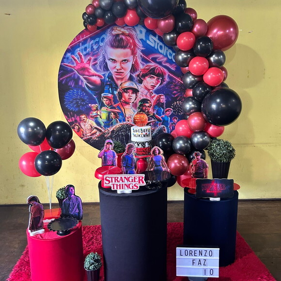 Mesa de Decoração Stranger Things - Aluguel
