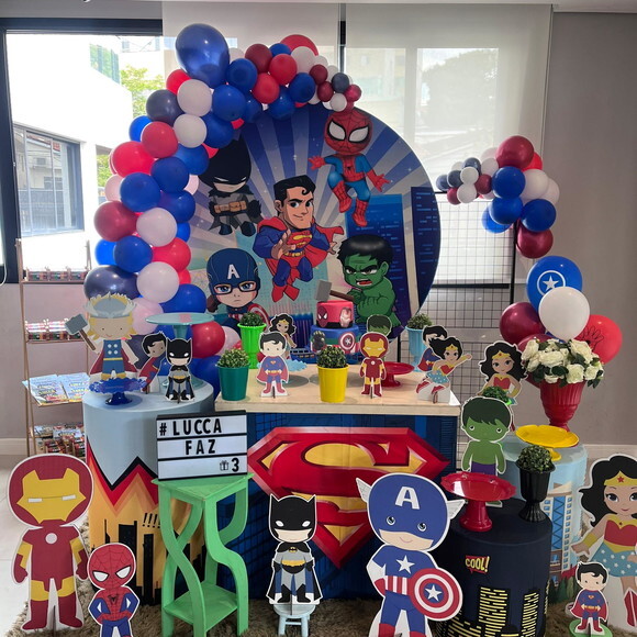Mesa de Decoração Super Heróis Cute - Aluguel