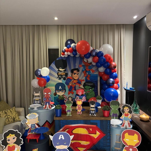 Mesa de Decoração Super Heróis Cute - Aluguel