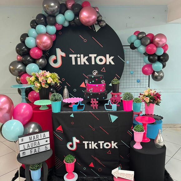 Mesa de Decoração Tik Tok - Aluguel