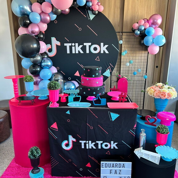 Mesa de Decoração Tik Tok - Aluguel